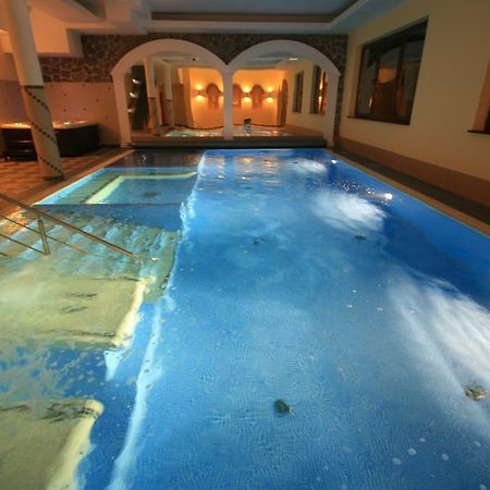 Dwor Ostoia Hotel Rymanow ภายนอก รูปภาพ
