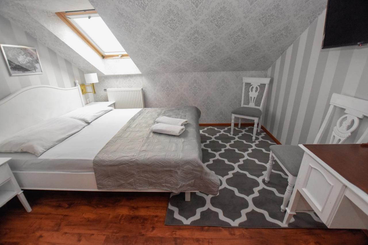 Dwor Ostoia Hotel Rymanow ภายนอก รูปภาพ