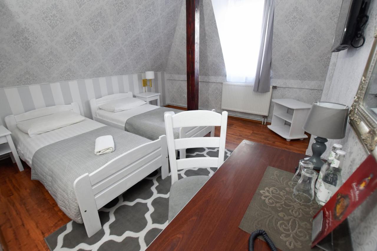 Dwor Ostoia Hotel Rymanow ภายนอก รูปภาพ