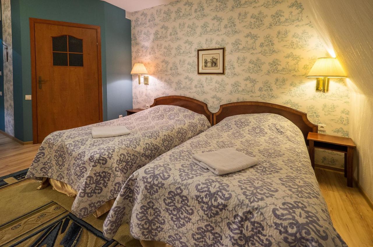 Dwor Ostoia Hotel Rymanow ภายนอก รูปภาพ