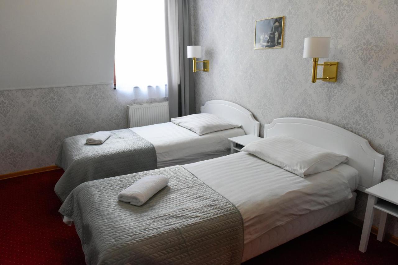 Dwor Ostoia Hotel Rymanow ภายนอก รูปภาพ