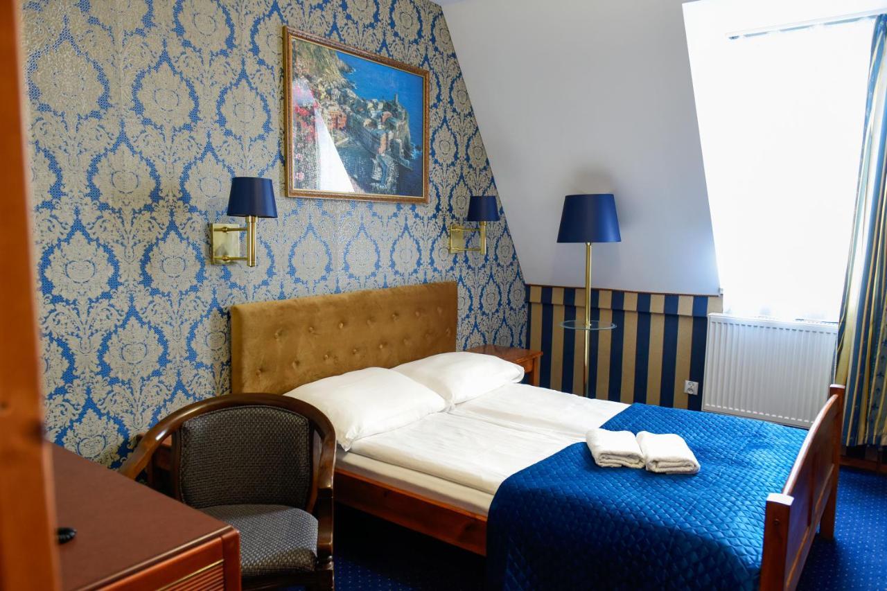 Dwor Ostoia Hotel Rymanow ภายนอก รูปภาพ