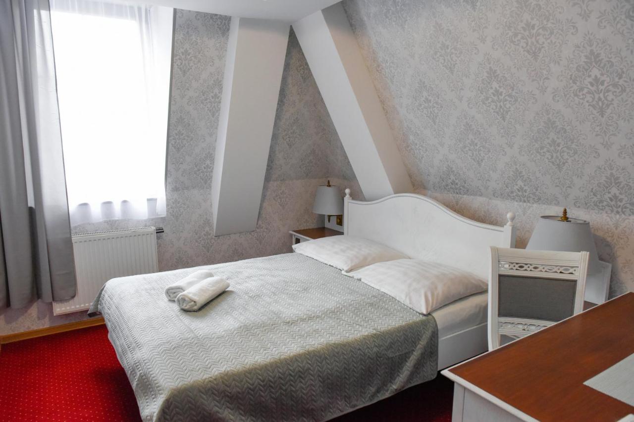 Dwor Ostoia Hotel Rymanow ภายนอก รูปภาพ