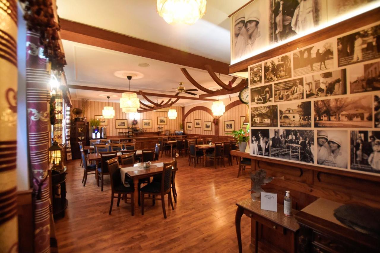 Dwor Ostoia Hotel Rymanow ภายนอก รูปภาพ