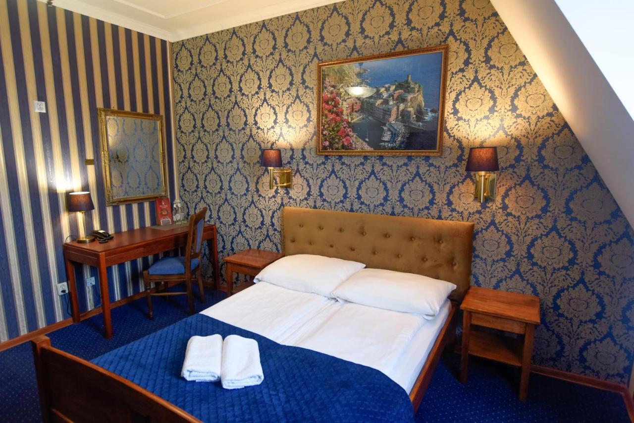 Dwor Ostoia Hotel Rymanow ภายนอก รูปภาพ