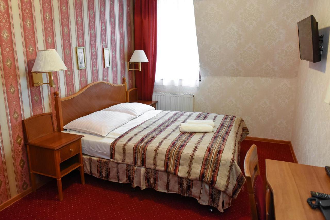 Dwor Ostoia Hotel Rymanow ภายนอก รูปภาพ