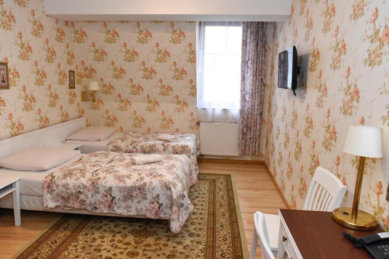 Dwor Ostoia Hotel Rymanow ภายนอก รูปภาพ