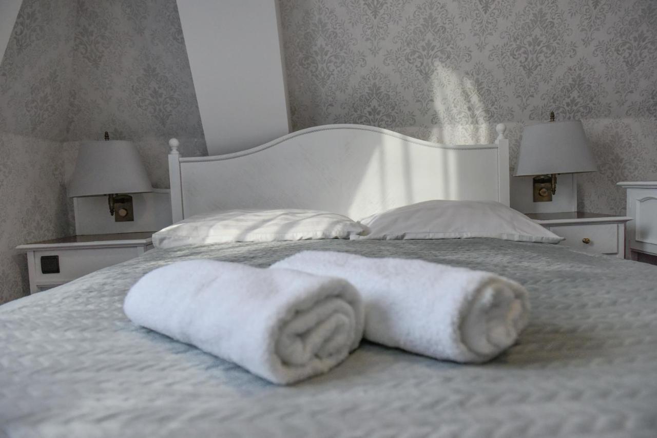 Dwor Ostoia Hotel Rymanow ภายนอก รูปภาพ