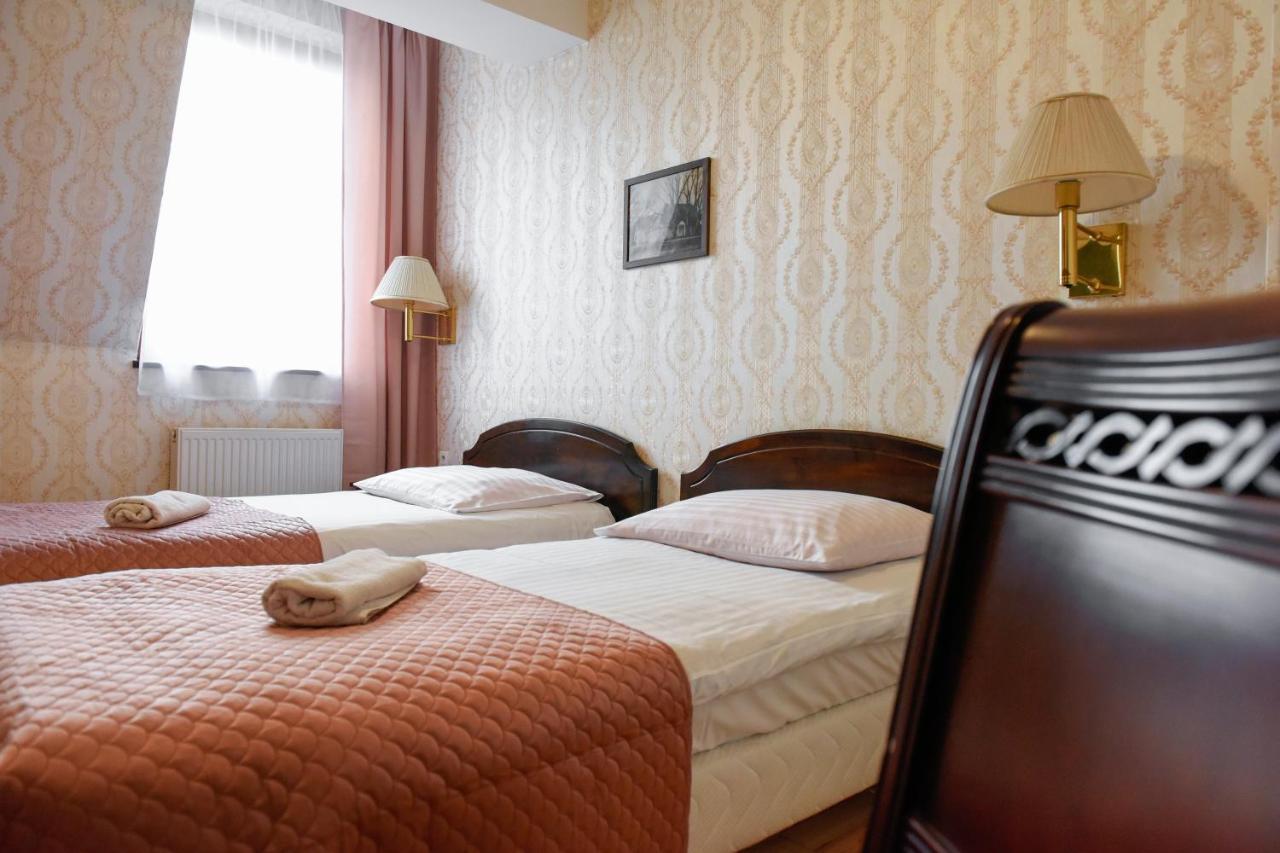Dwor Ostoia Hotel Rymanow ภายนอก รูปภาพ