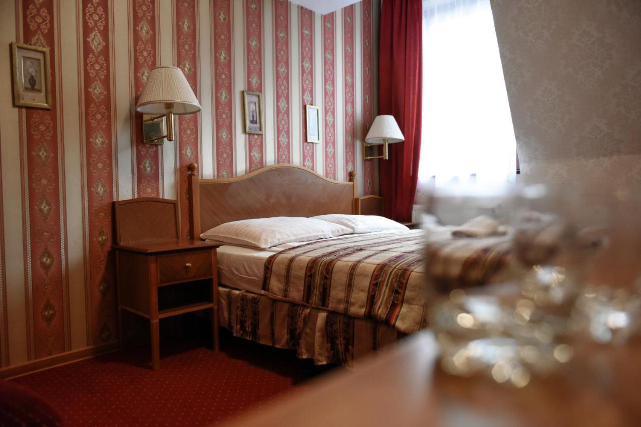 Dwor Ostoia Hotel Rymanow ภายนอก รูปภาพ
