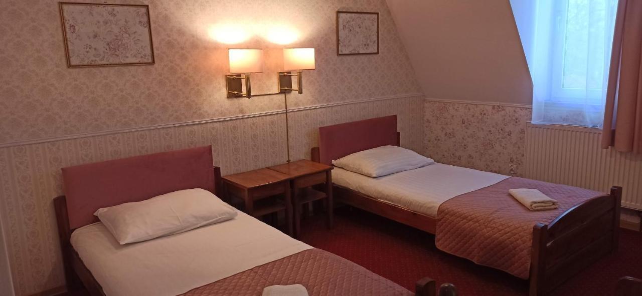 Dwor Ostoia Hotel Rymanow ภายนอก รูปภาพ