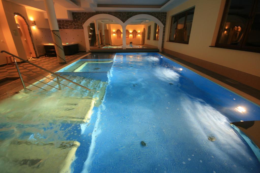 Dwor Ostoia Hotel Rymanow ภายนอก รูปภาพ