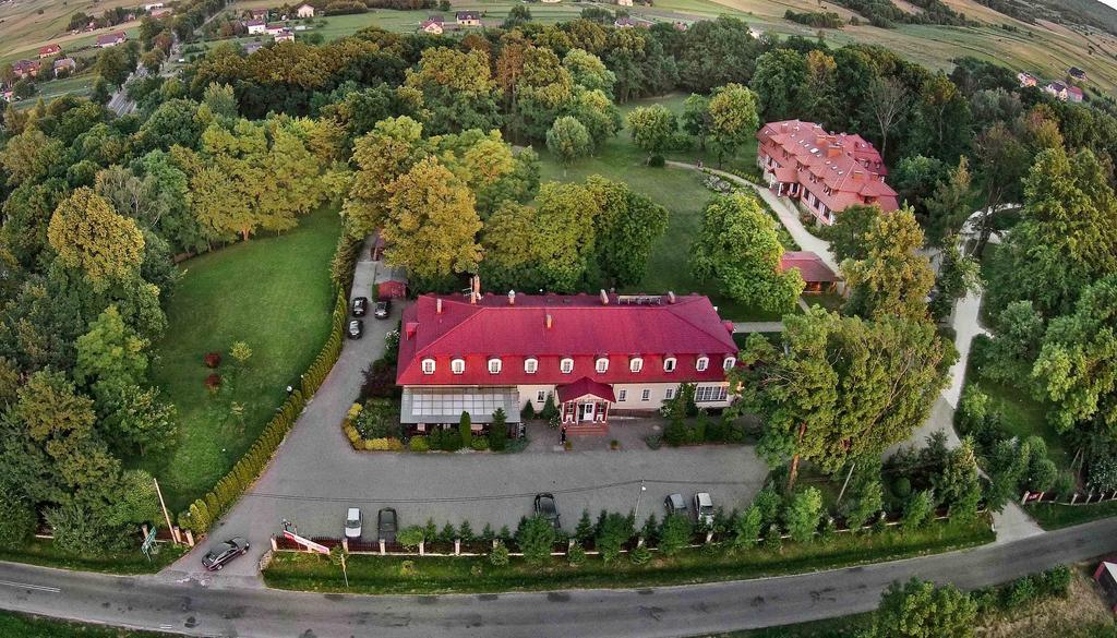 Dwor Ostoia Hotel Rymanow ภายนอก รูปภาพ