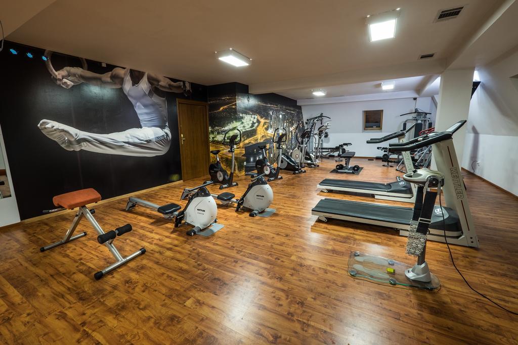 Dwor Ostoia Hotel Rymanow ภายนอก รูปภาพ
