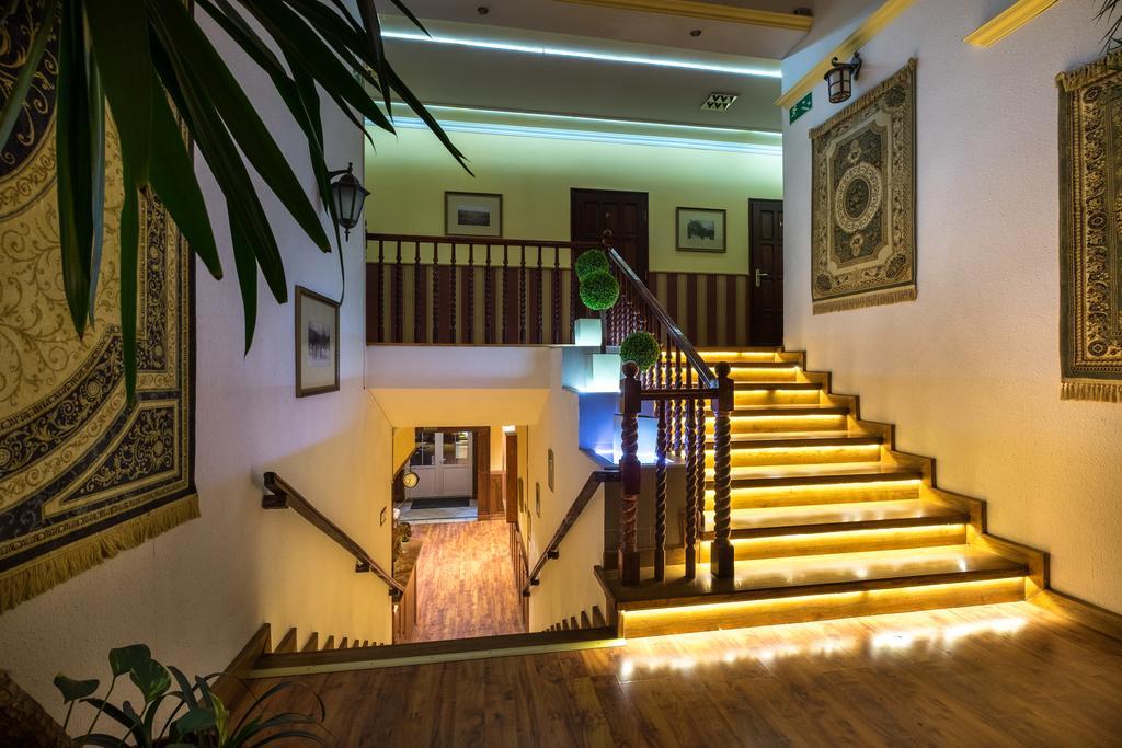 Dwor Ostoia Hotel Rymanow ภายนอก รูปภาพ