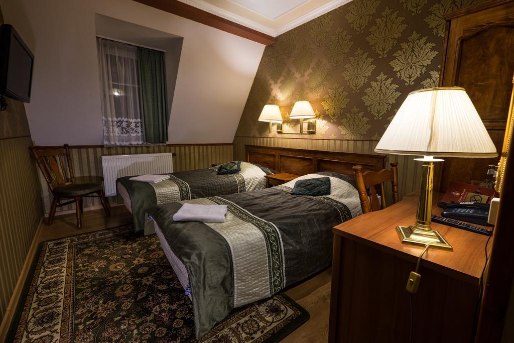 Dwor Ostoia Hotel Rymanow ภายนอก รูปภาพ