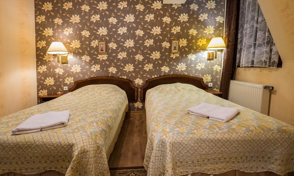 Dwor Ostoia Hotel Rymanow ภายนอก รูปภาพ