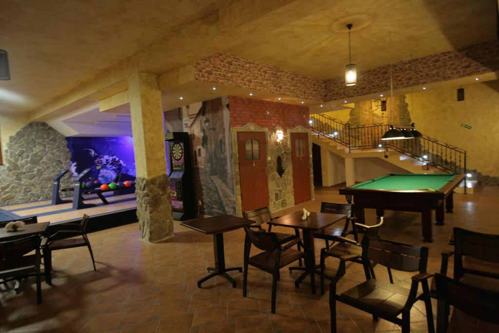 Dwor Ostoia Hotel Rymanow ภายนอก รูปภาพ